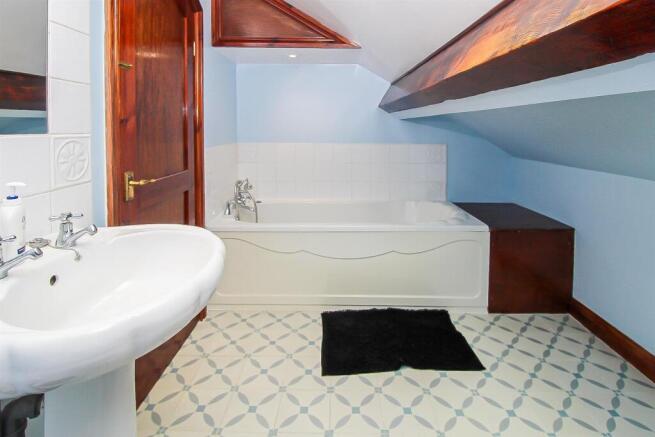4 bed Detached for sale Image 10
