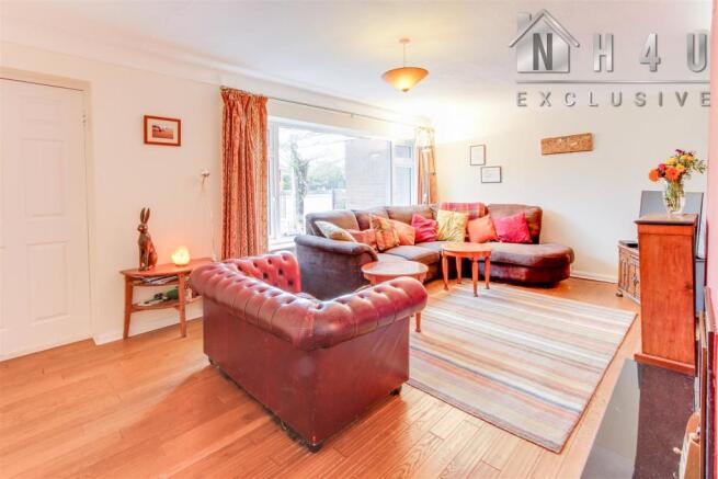 LOUNGE:
