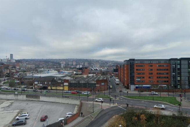 2 bed Apartment to rent Image 7