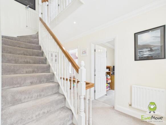 EweMove Basingstoke Estate Agents 17 Gaiger Avenue