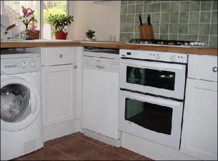 NEWLY FITTED KITCHEN