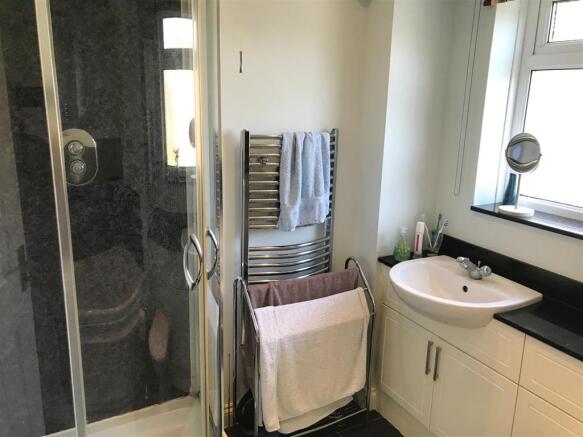 Bathroom 1a.JPG