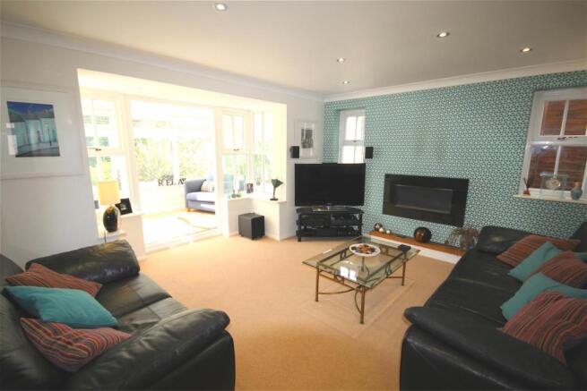 Living room 2.jpg