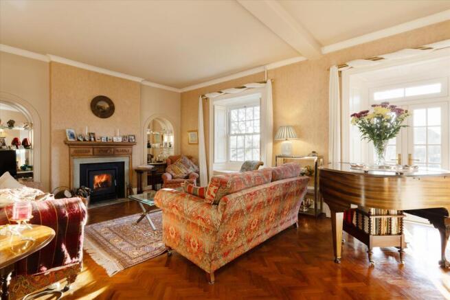 6 bed Detached for sale Image 5