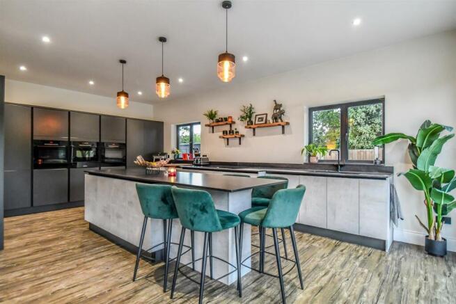 Kitchen 3 (use).jpg