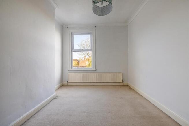 Chelmsford Road, E18