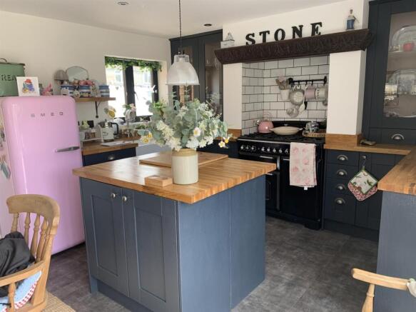 Kitchen3.jpg
