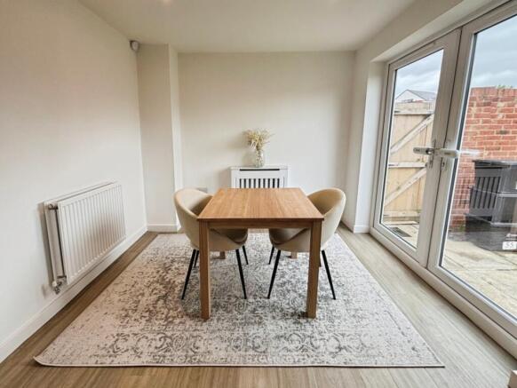 3 bed House to rent Image 8