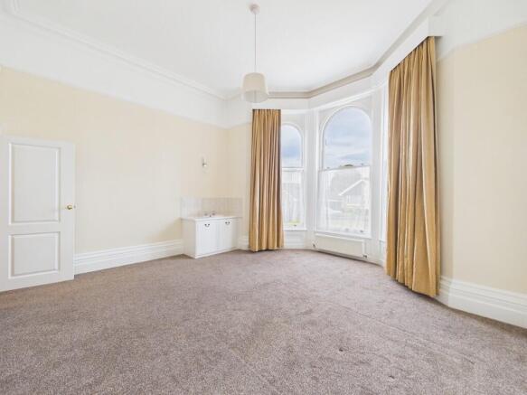 3 bed Apartment for sale Image 11