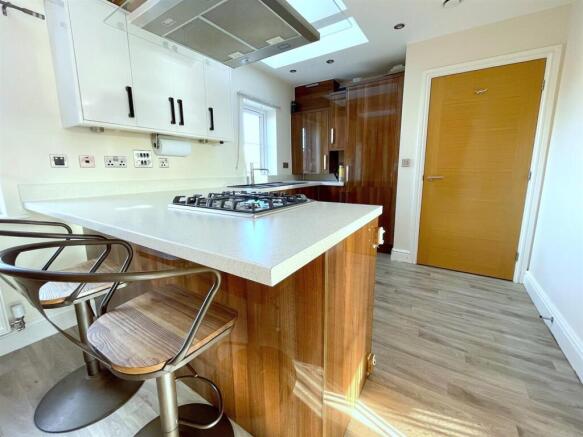 2 bed Semi-Detached for sale Image 5