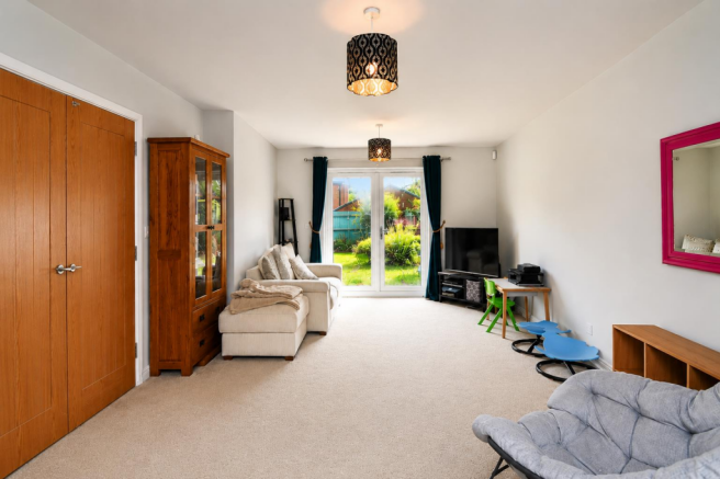 5 bed Detached for sale Image 8