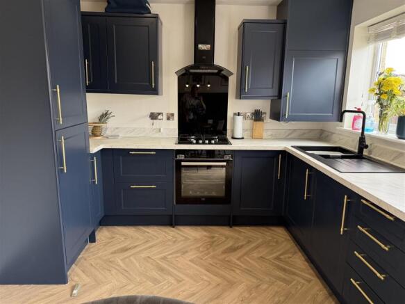 3 bed Town House for sale Image 7