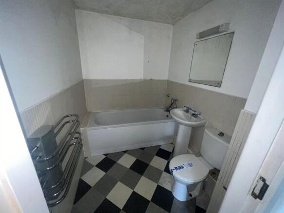 2 bed Flat for sale Image 4