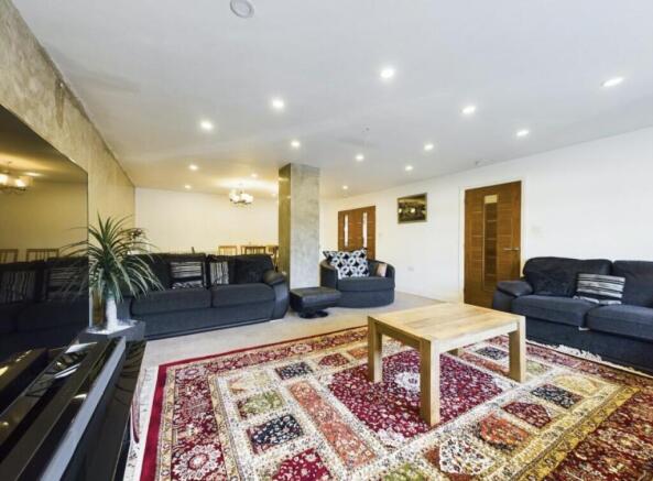 Warwick Court, Manchester, M16 photo 4