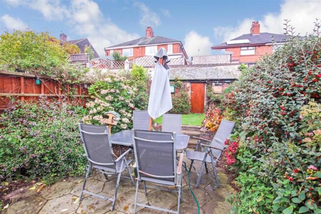 ENCLOSED REAR GARDEN
