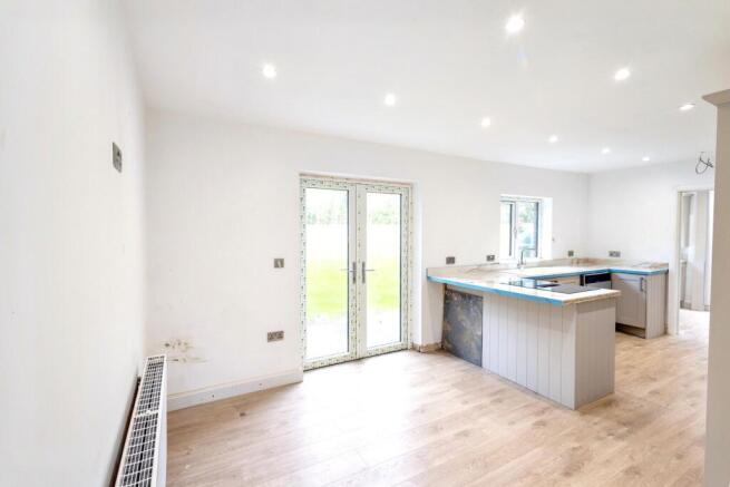 4 bed Semi-Detached for sale Image 7