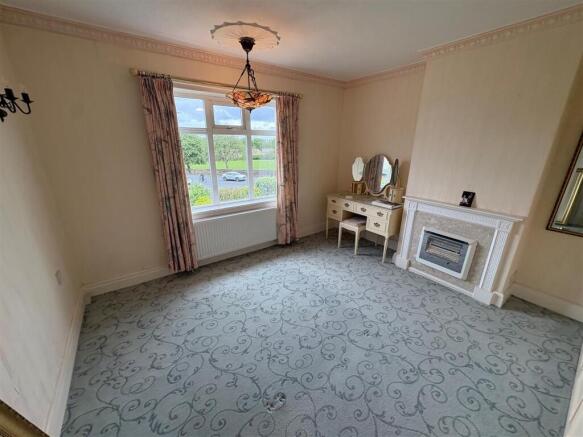 3 bed Semi-Detached for sale Image 9