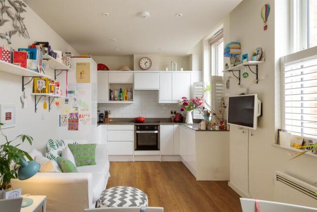 1 bed Apartment to rent Image 6