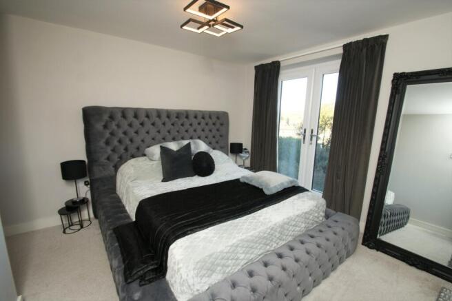 2 bed Flat to rent Image 5