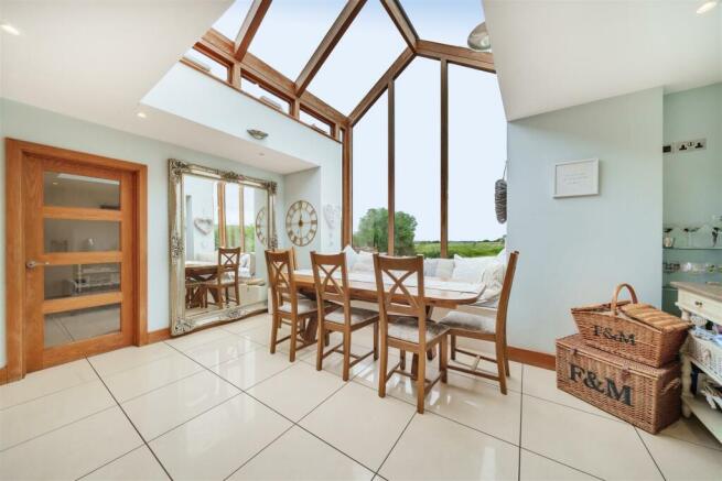  Breakfast Room