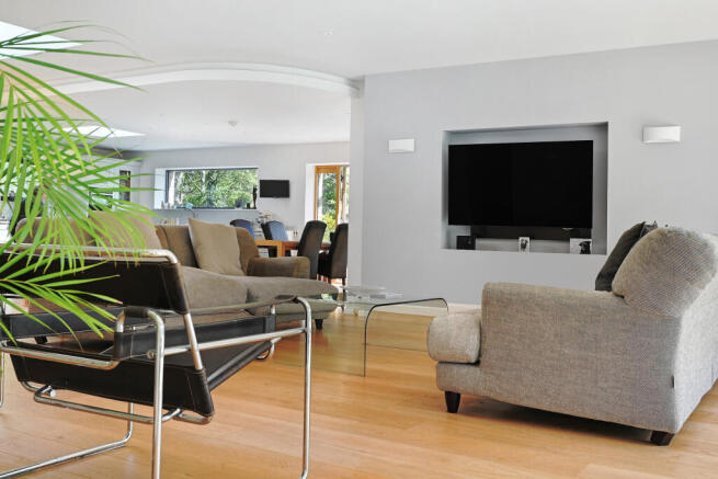 4 bed Detached for sale Image 8