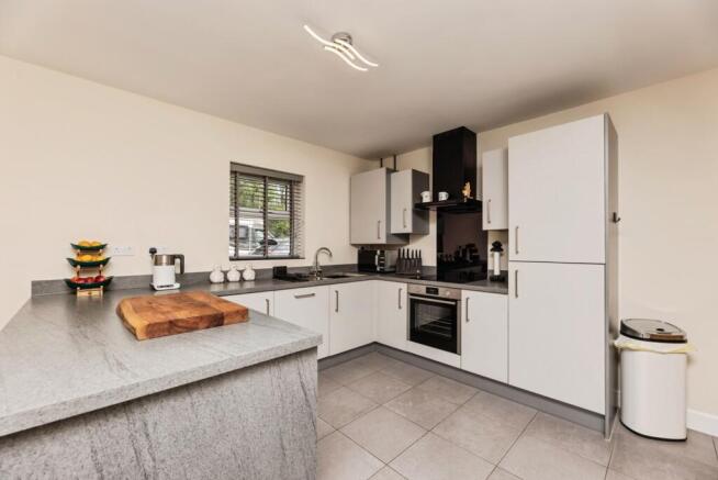 4 bed Detached for sale Image 11