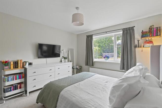 2 bed Semi-Detached Bungalow for sale Image 8
