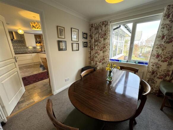 DINING ROOM .JPG