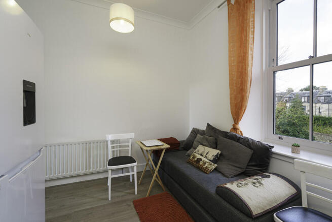 13. Kitchen area ...