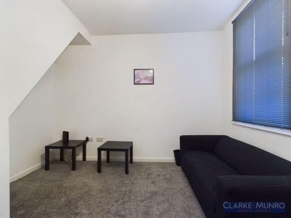3 bed House Share to rent Image 4