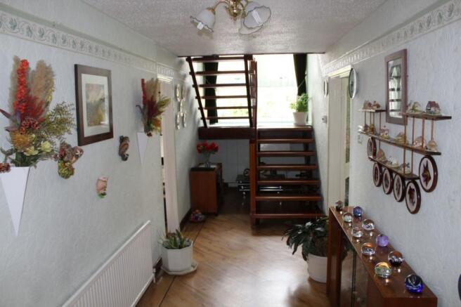 HALLWAY & INNER HALLWAY