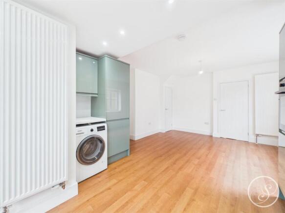 3 bed Semi-Detached to rent Image 10