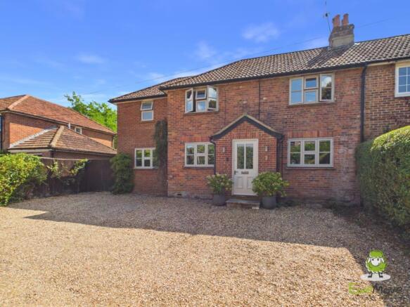 EweMove Estate Agents Basingstoke - 2 Olivers Cott
