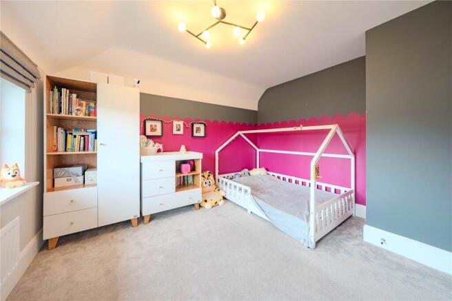 4 bed Detached for sale Image 9