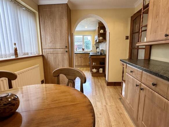 breakfast room to kitchen