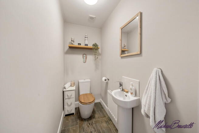 4 bed Detached for sale Image 10