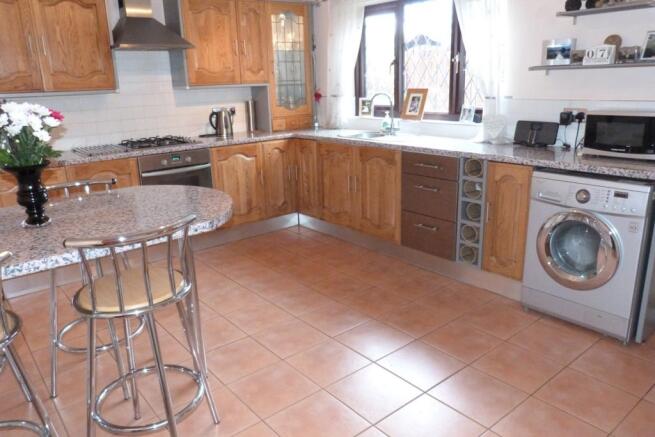 BREAKFAST KITCHEN 2