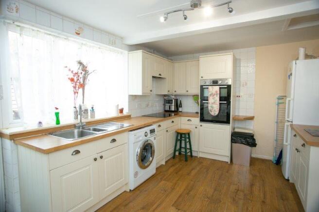 3 bed House for sale Image 5