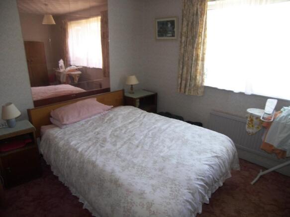 BEDROOM 2