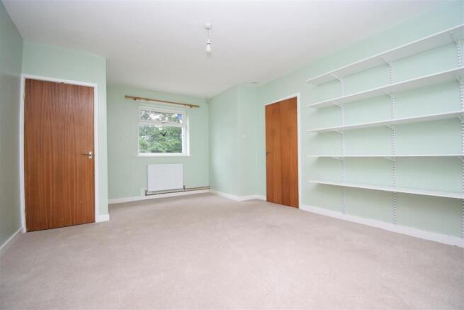 4 bed Detached to rent Image 6