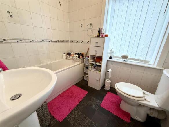 2 bed Terraced for sale Image 8