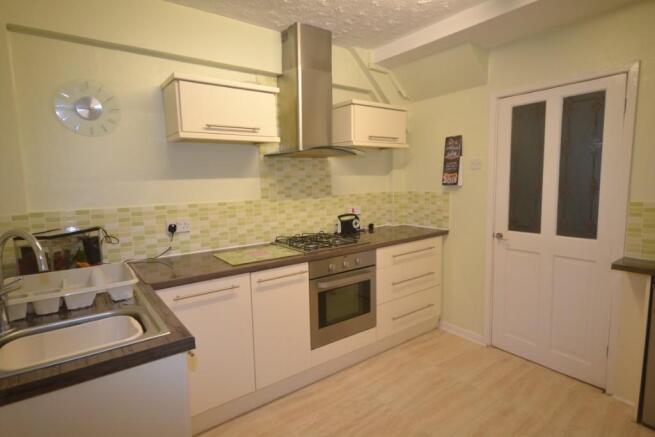 FITTED KITCHEN