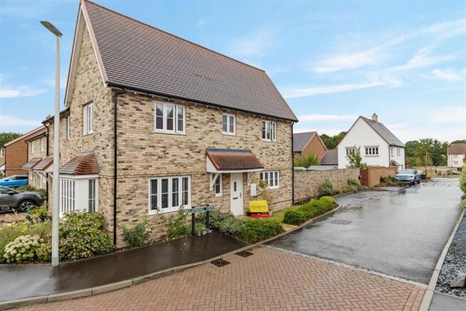 2-bed semi-detached on Lapwing View, Hailsham, £325,000