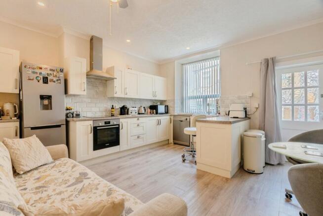 2 bed Terraced for sale Image 7