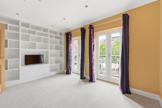 5 bed Town House for sale Image 10