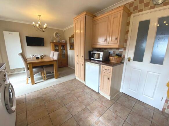 KITCHEN/DINING ROOM