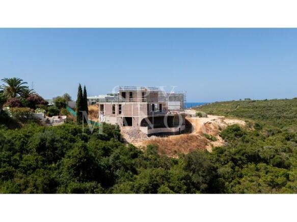 Villa under construction in Vale de Lapa