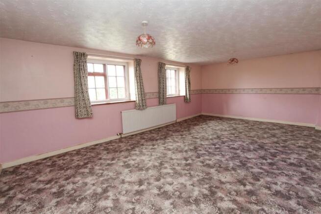 Bedroom 1.jpg