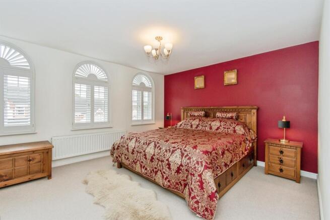 4 bed Detached for sale Image 8