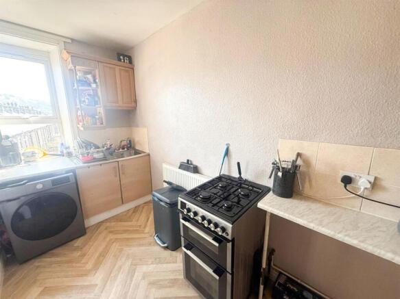 3 bed Apartment for sale Image 4